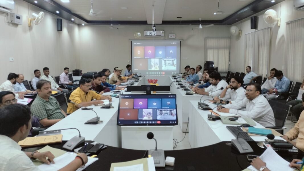 आयोगों के 122 प्रकरण लंबित, डीएम ने एक सप्ताह में निस्तारण के दिए निर्देश आयोगों के 122 प्रकरण लंबित, डीएम ने एक सप्ताह में निस्तारण के दिए निर्देश