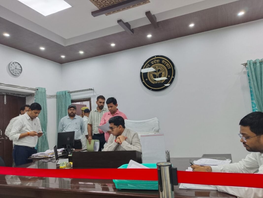आईजीआरएस में खराब प्रगति पर बीडीओ को फटकार- डीएम बोले दो दिन में सुधार न हुआ तो होगी कार्रवाई आईजीआरएस में खराब प्रगति पर बीडीओ को फटकार- डीएम बोले दो दिन में सुधार न हुआ तो होगी कार्रवाई