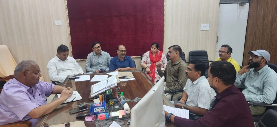 स्वास्थ्य विभाग की बैठक में एनएचएम कर्मियों के समय से वेतन और लंबित भुगतान के निस्तारण पर चर्चा स्वास्थ्य विभाग की बैठक में एनएचएम कर्मियों के समय से वेतन और लंबित भुगतान के निस्तारण पर चर्चा