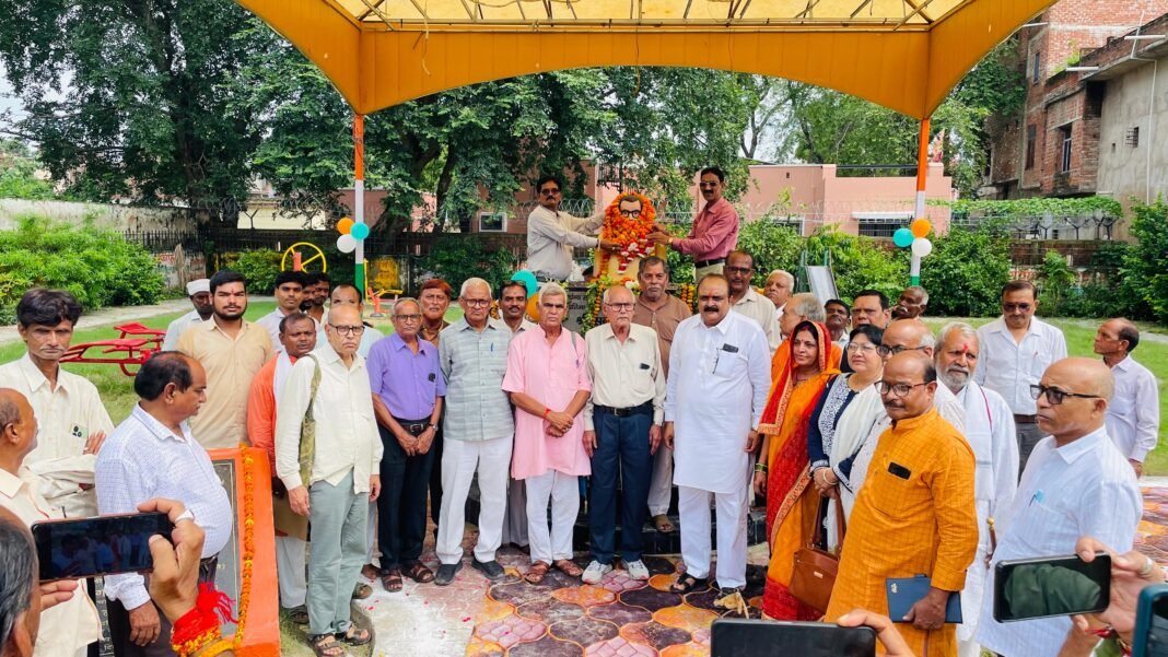 बाबूभगवती चरण वर्मा की 123वीं जयंती पर विचार गोष्ठी, काव्यपाठ तथा सम्मान समारोह सम्पन्न बाबूभगवती चरण वर्मा की 123वीं जयंती पर विचार गोष्ठी, काव्यपाठ तथा सम्मान समारोह सम्पन्न