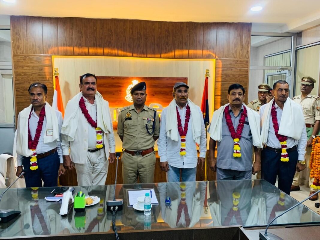अधिवर्षता आयु पूरी कर पांच पुलिसकर्मी सेवानिवृत्त, भावभीनी विदाई अधिवर्षता आयु पूरी कर पांच पुलिसकर्मी सेवानिवृत्त, भावभीनी विदाई