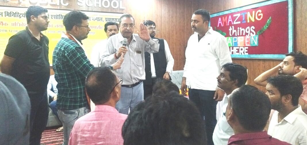 फतेहपुर: निषाद समाज को मिले आरक्षण फतेहपुर: निषाद समाज को मिले आरक्षण