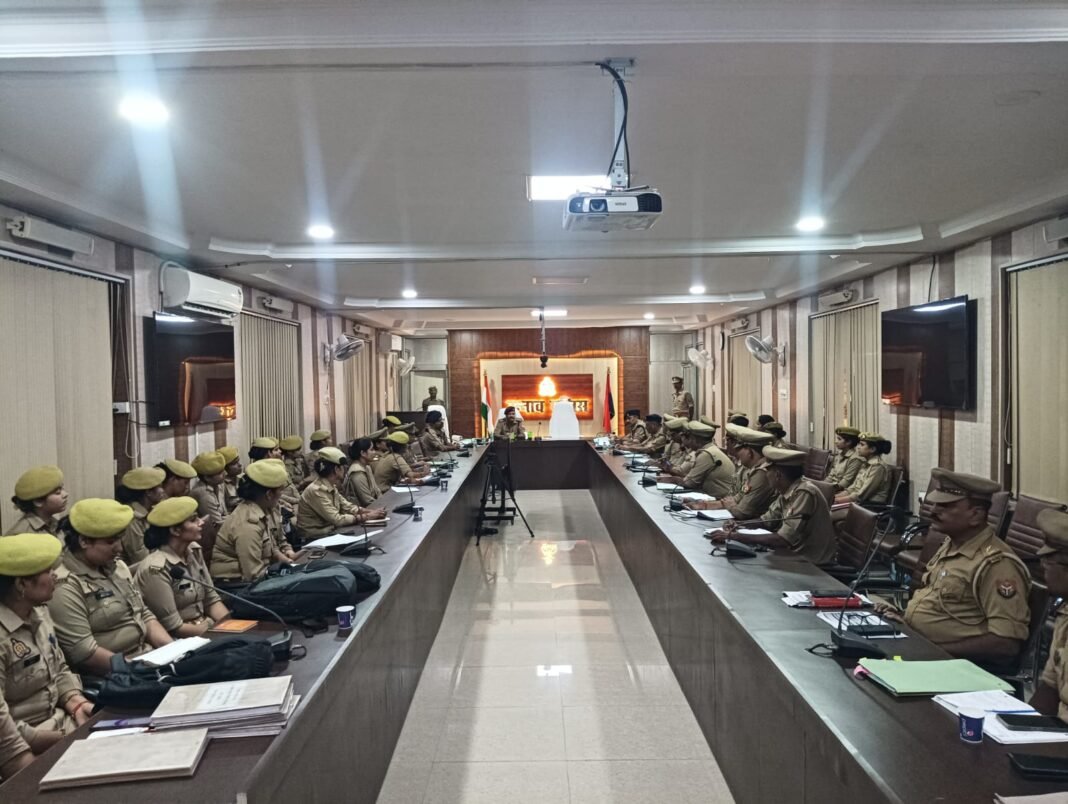 मिशन शक्ति केंद्रों की एएसपी ने की समीक्षा, महिलाओं की शिकायतों के त्वरित निस्तारण के निर्देश मिशन शक्ति केंद्रों की एएसपी ने की समीक्षा, महिलाओं की शिकायतों के त्वरित निस्तारण के निर्देश