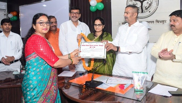 उत्कृष्ट कार्यो पर शिक्षको को जनप्रतिनिधियो ने किया सम्मानित- शिक्षक दिवस पर सर्वपल्ली डा0 राधाकृष्णन को किया याद उत्कृष्ट कार्यो पर शिक्षको को जनप्रतिनिधियो ने किया सम्मानित- शिक्षक दिवस पर सर्वपल्ली डा0 राधाकृष्णन को किया याद