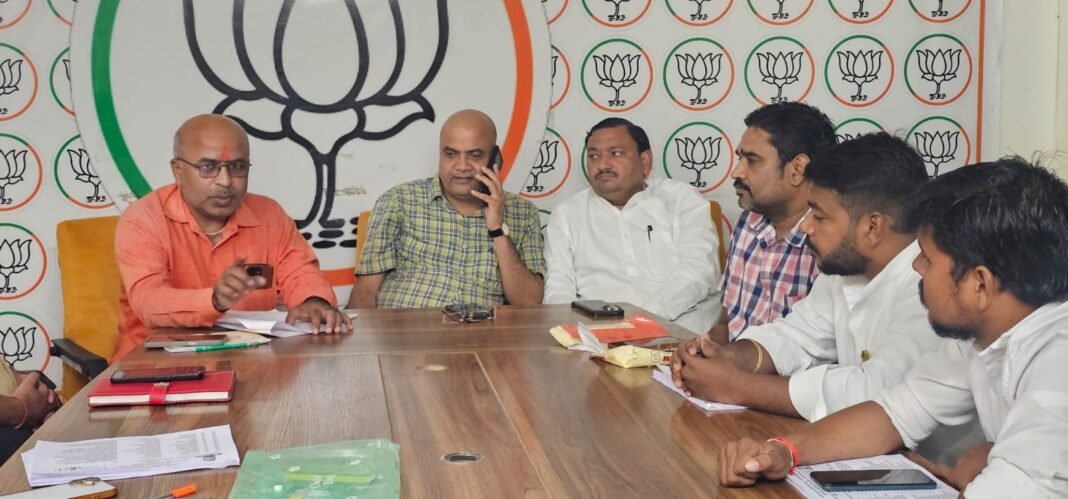 स्नातक एमएलसी चुनाव की तैयारियों को भाजपा ने कसी कमर स्नातक एमएलसी चुनाव की तैयारियों को भाजपा ने कसी कमर
