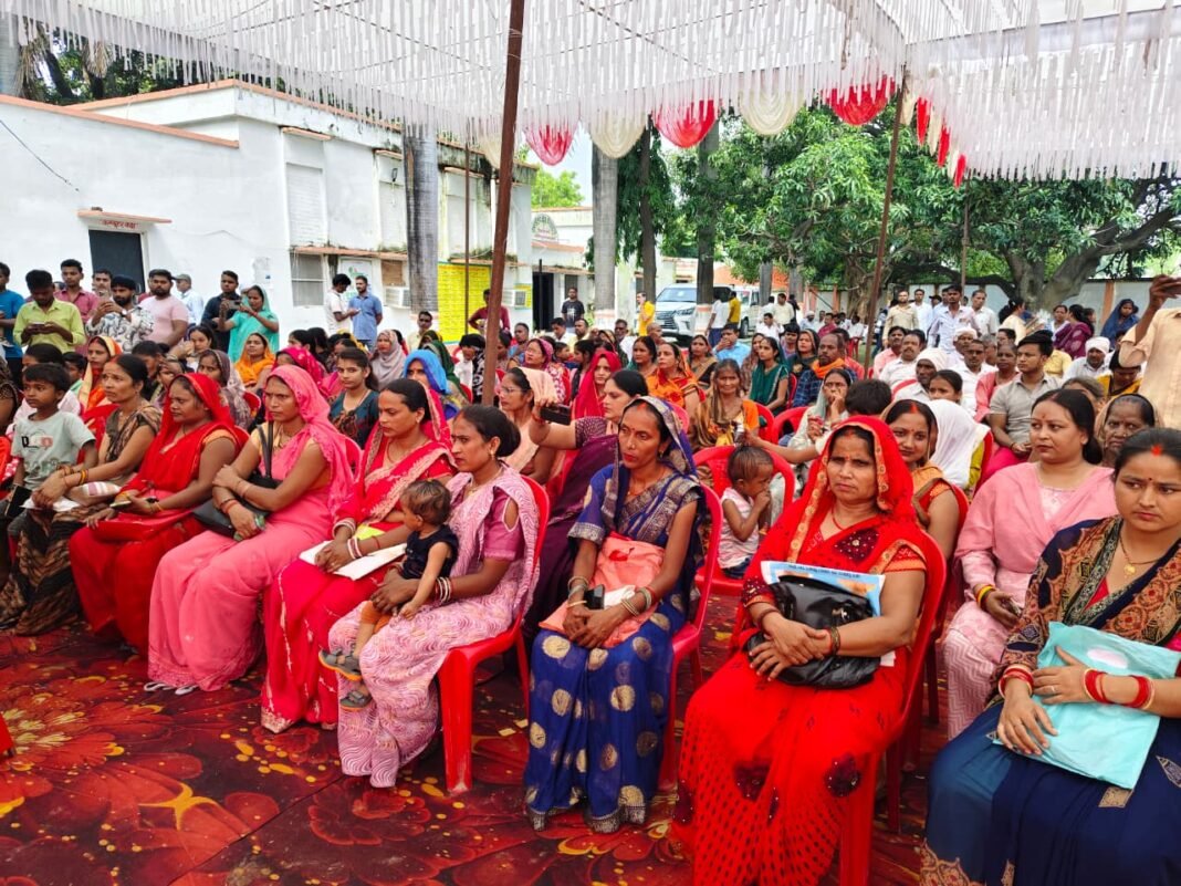 ‘मेरे सपनों का भारत’ में बच्चों ने भरे विकास के रंग, 200 से अधिक विद्यार्थियों ने दिखाई प्रतिभा ‘मेरे सपनों का भारत’ में बच्चों ने भरे विकास के रंग, 200 से अधिक विद्यार्थियों ने दिखाई प्रतिभा
